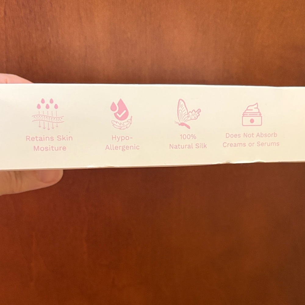 Mulberry White Silk Eye Mask NWT final markdown - Picture 4 of 4
